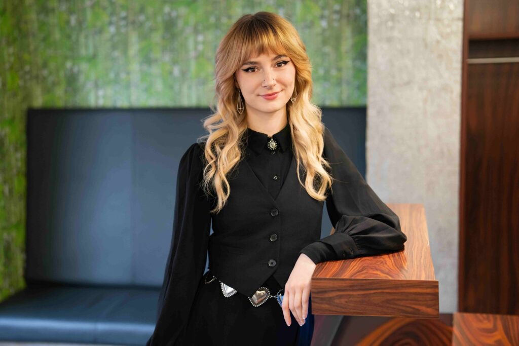 Lisa, Friseurin im Salon Schneider in Dresden Klotzsche